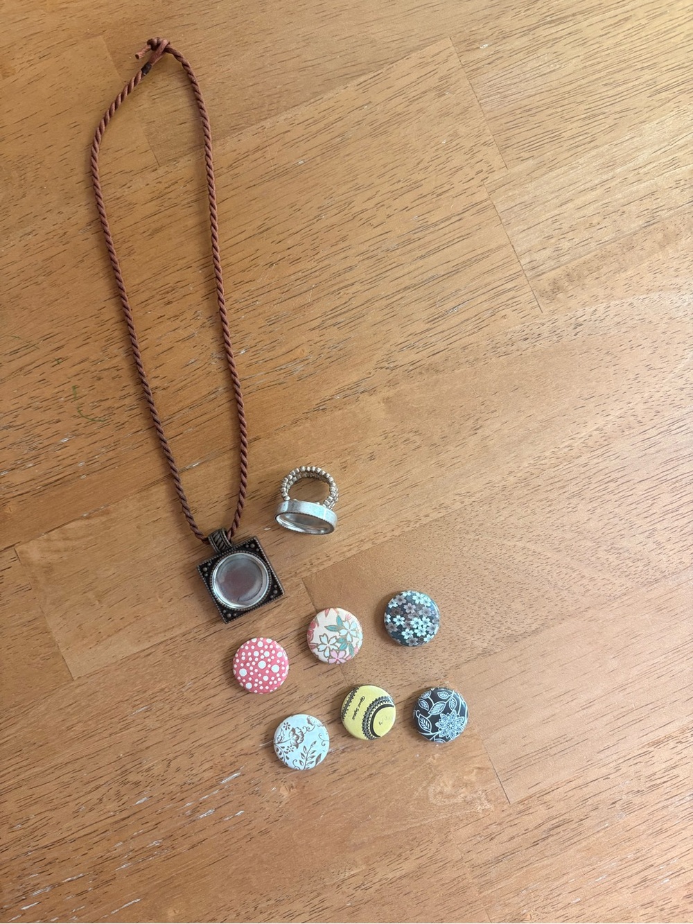Magnabilities Ring & Necklace w/ 6 Magnets
